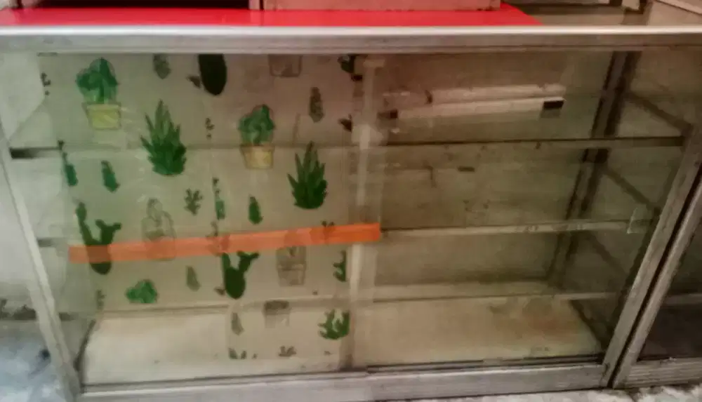 Etalase second minus