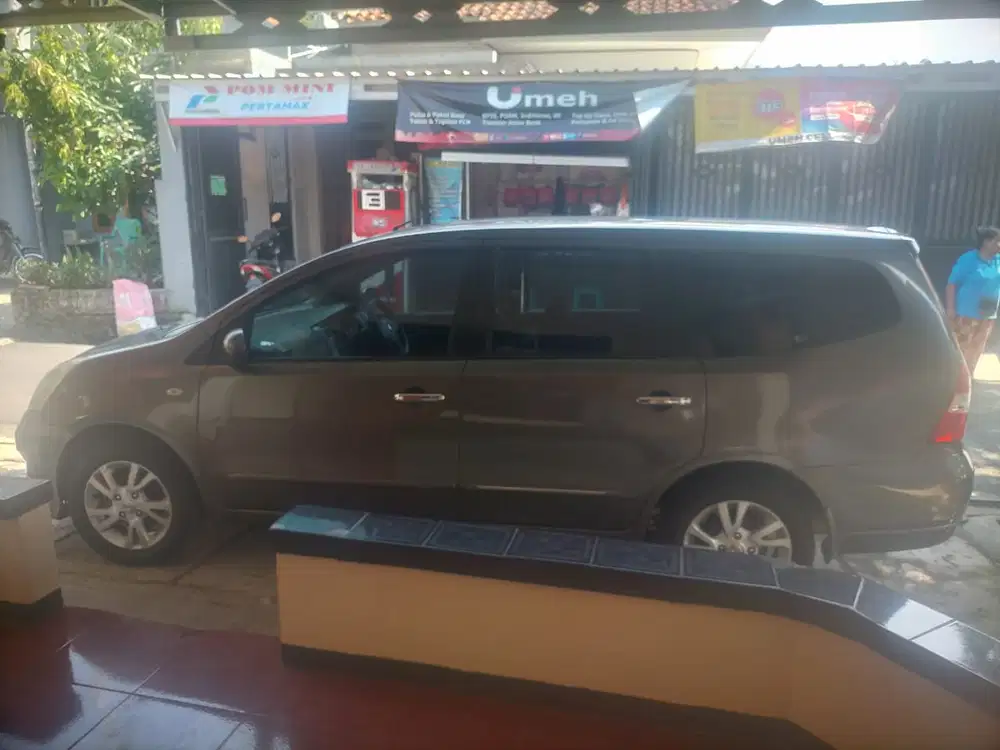 Nissan Grand livina 2012 Bensin