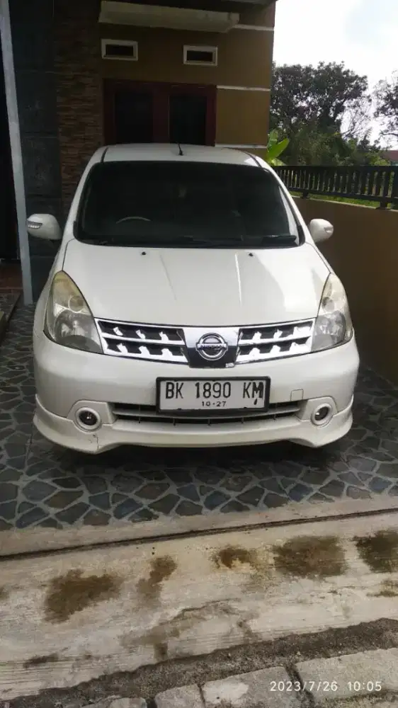 Nissan grand livina