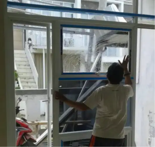 Stiker dan kacafilm kantor oneway riben & sandblast murah