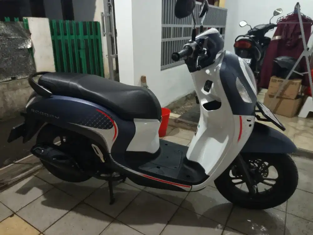 Scoopy Fashion 2024 warna Biru Putih