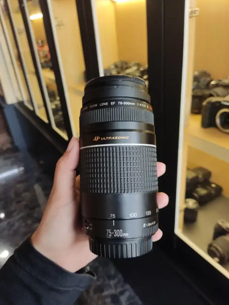 Lensa Canon EF 75-300mm III USM