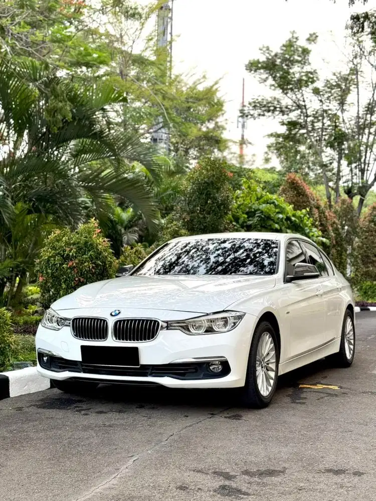 Harga Cash Termurah Low KM BMW F30 320i Luxury Digital Speedo 2018
