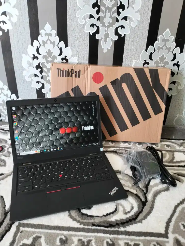 Laptop Lenovo Thinkpad Slim Gen 8 Ram 16Gb Core i5 Mulus