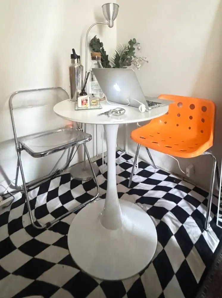 Meja Bundar Estetik anak Kost