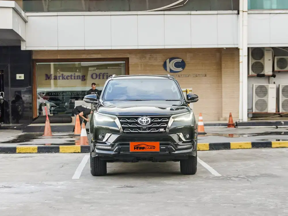 TOYOTA FORTUNER 2.8 GR SPORT METIC
