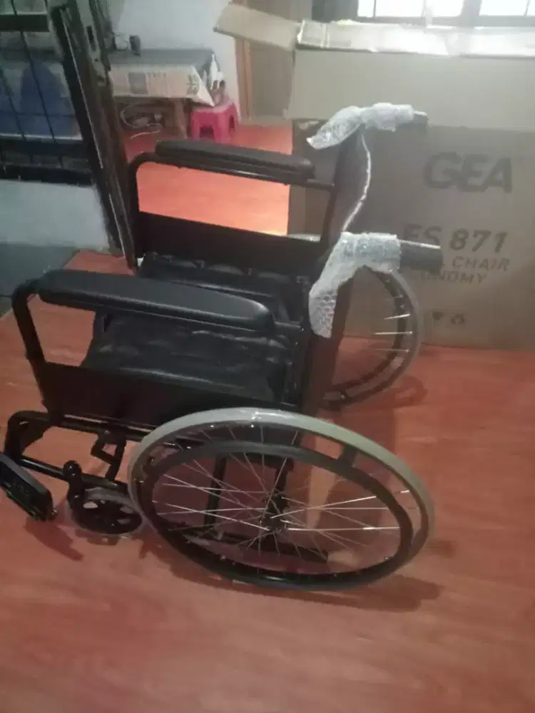 Kursi roda rumah sakit