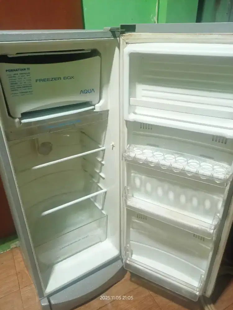 Kulkas Aqua 1 pintu sawangan pasir putih