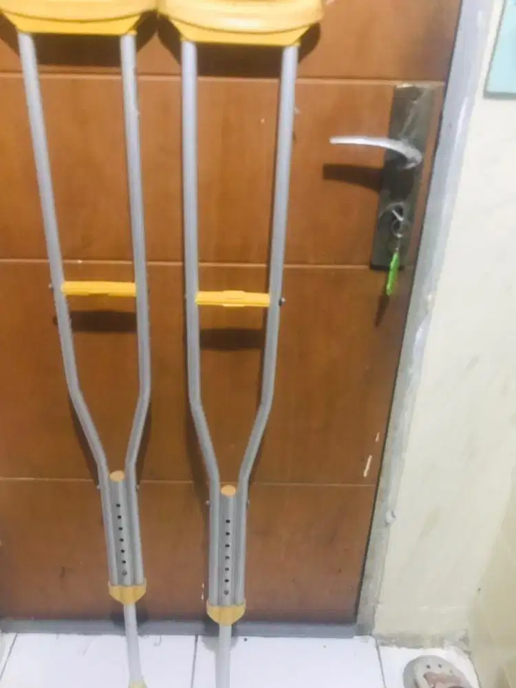 tongkat ketiak sepasang ukuran L