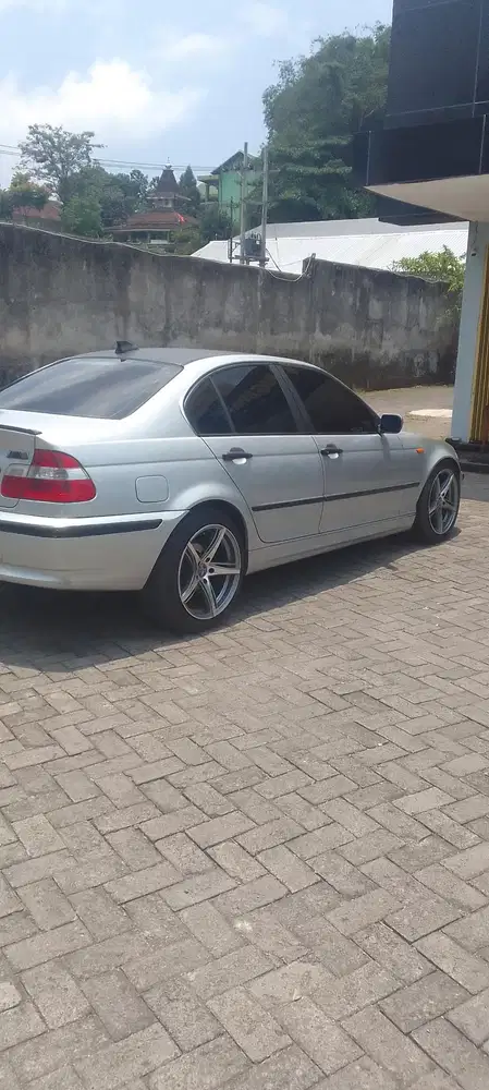 BMW 318i 2004 Bensin