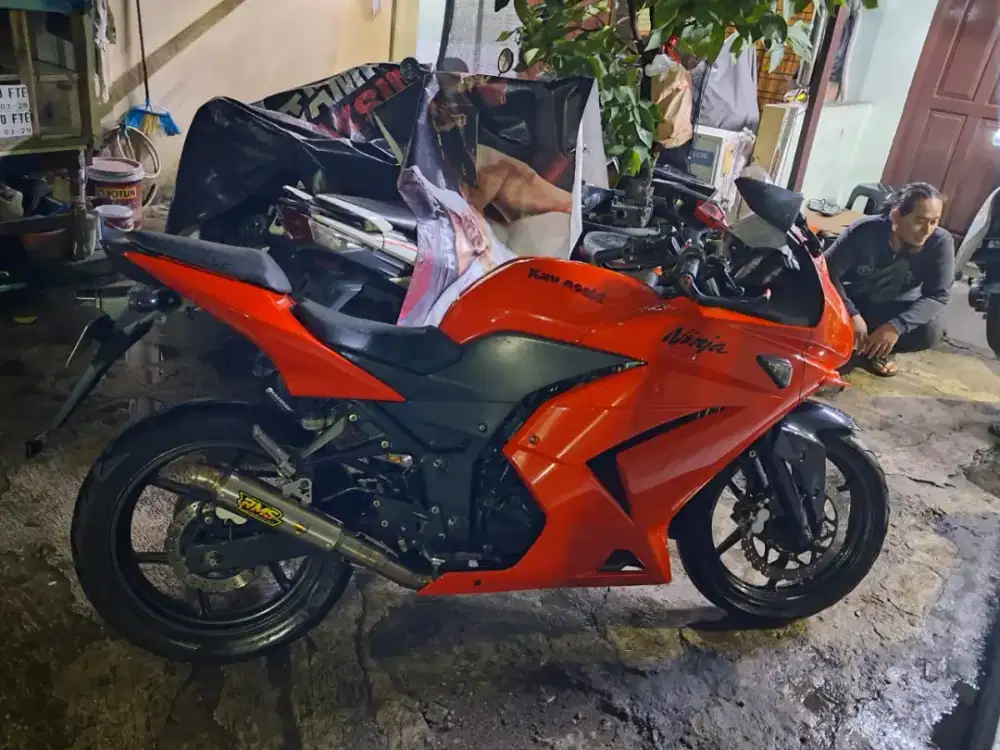 Di jual ninja Kawasaki 250 karbu tahun 2011