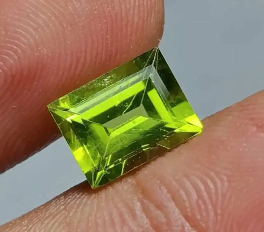 Natural peridot ajib