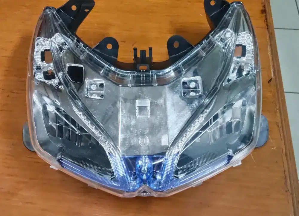 Lampu depan Vario 110 Tahun 2014 (KW) soket 7.