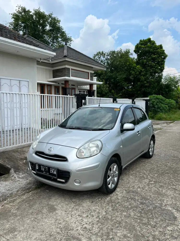 Nissan March 2011 Bensin