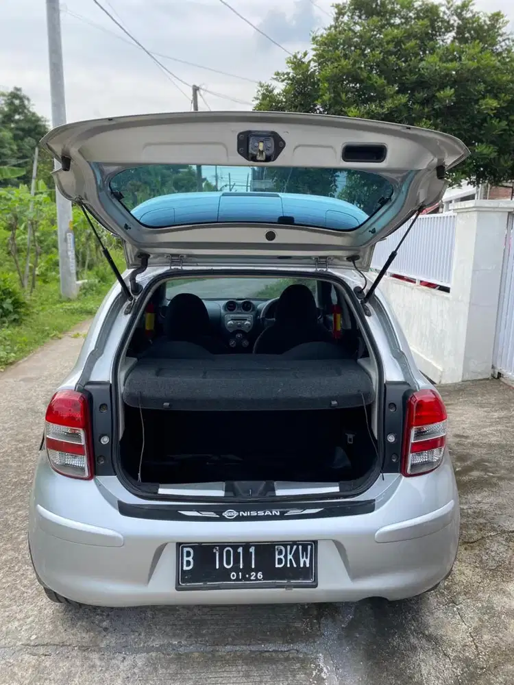 Nissan March 2011 Bensin