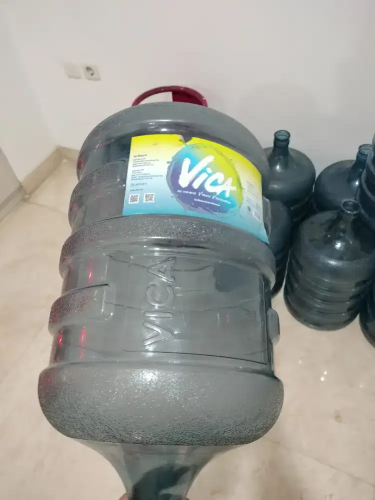 Galon Vika masih mulus bisa di pakai buat isi ulang lagi