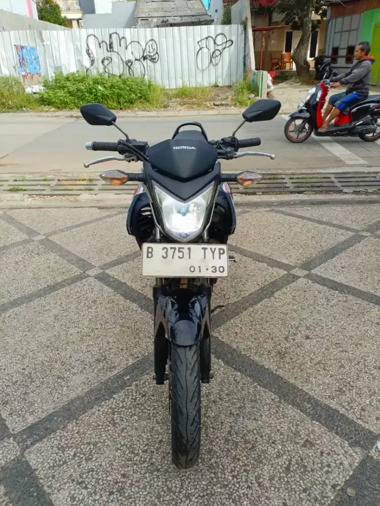 Honda cb 150 R 2014