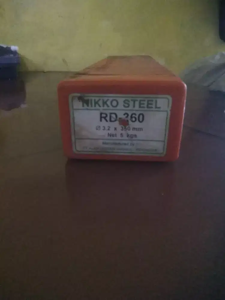 Dijual aj kawat las di pake cuma sedikit doank