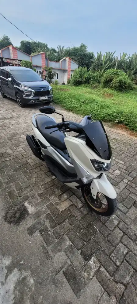 Yamaha nmax putih