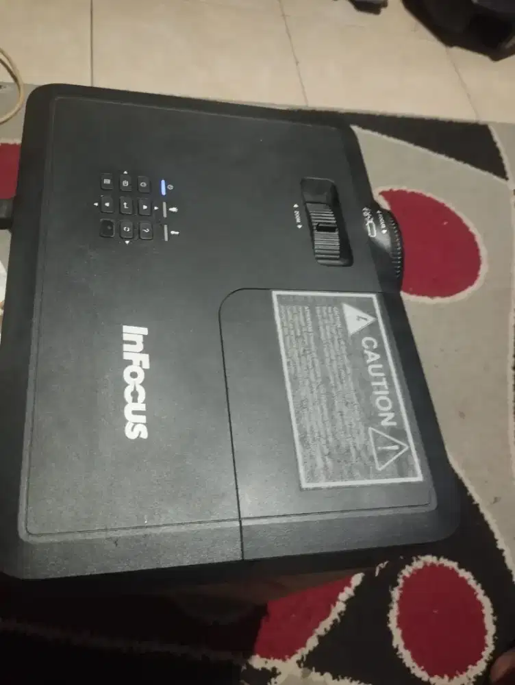 Di Beli proyektor baru atau second