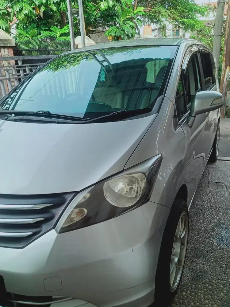 Freed E PSD Automatic 2011