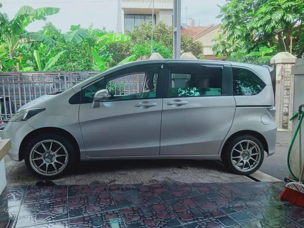 Freed E PSD Automatic 2011