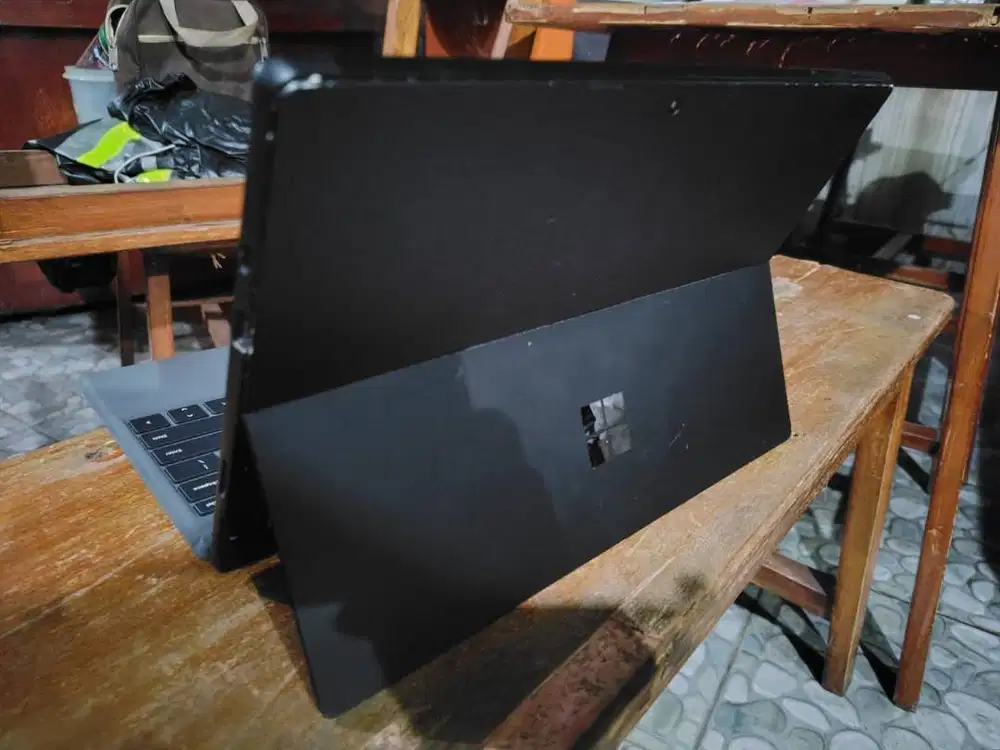 Surface Pro 7: Intel Core i5-1035G4 (10th Gen)/8/256 SSD/QHD - Black