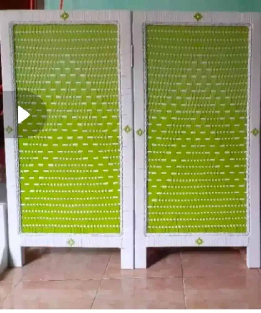 Partisi ruang 2 pintu