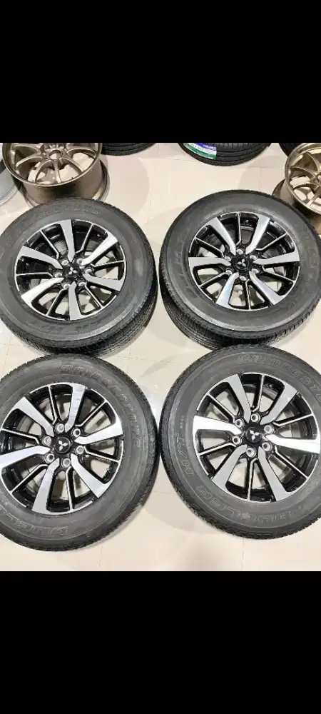 Velg Mitsubishi Pajero sport R18+ban