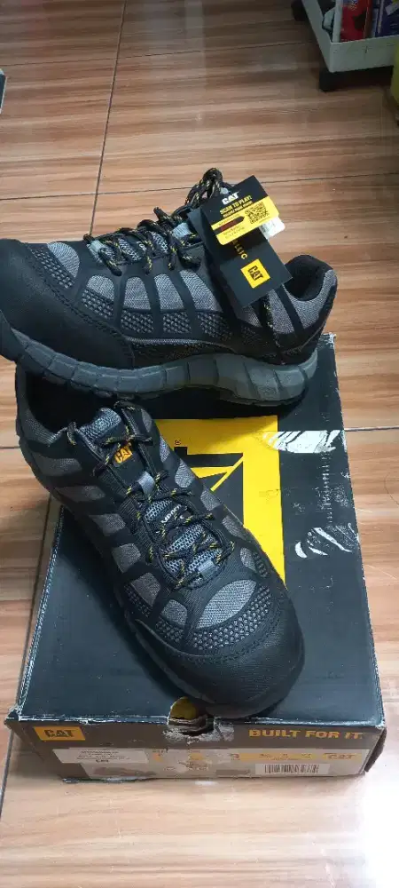 Di jual safety shoes caterpillar original new