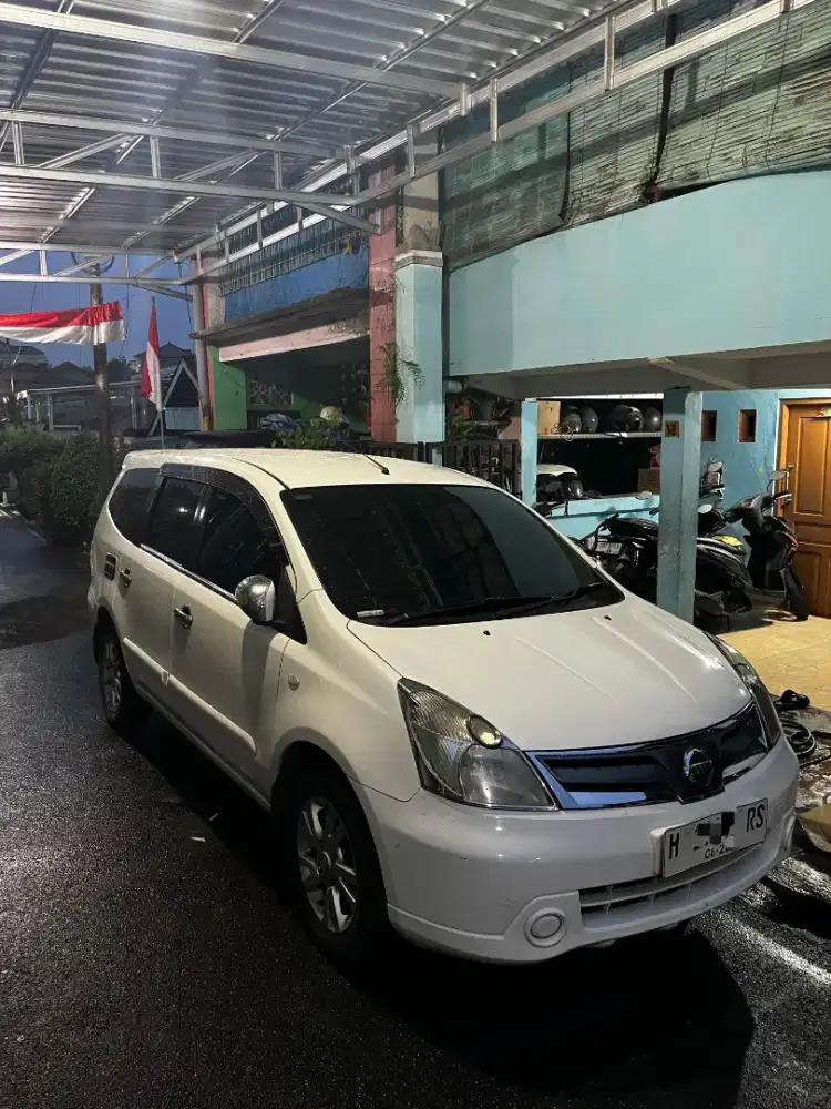 Jual grand Livina THN 2013,plat H Semarang kota.manual