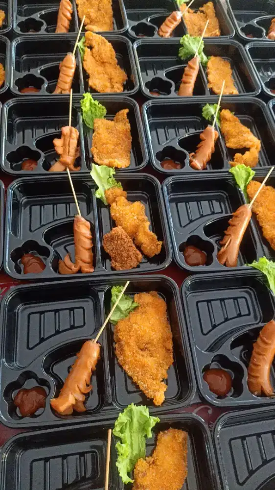 Dibutuhkan untuk packing dan pramusaji catering