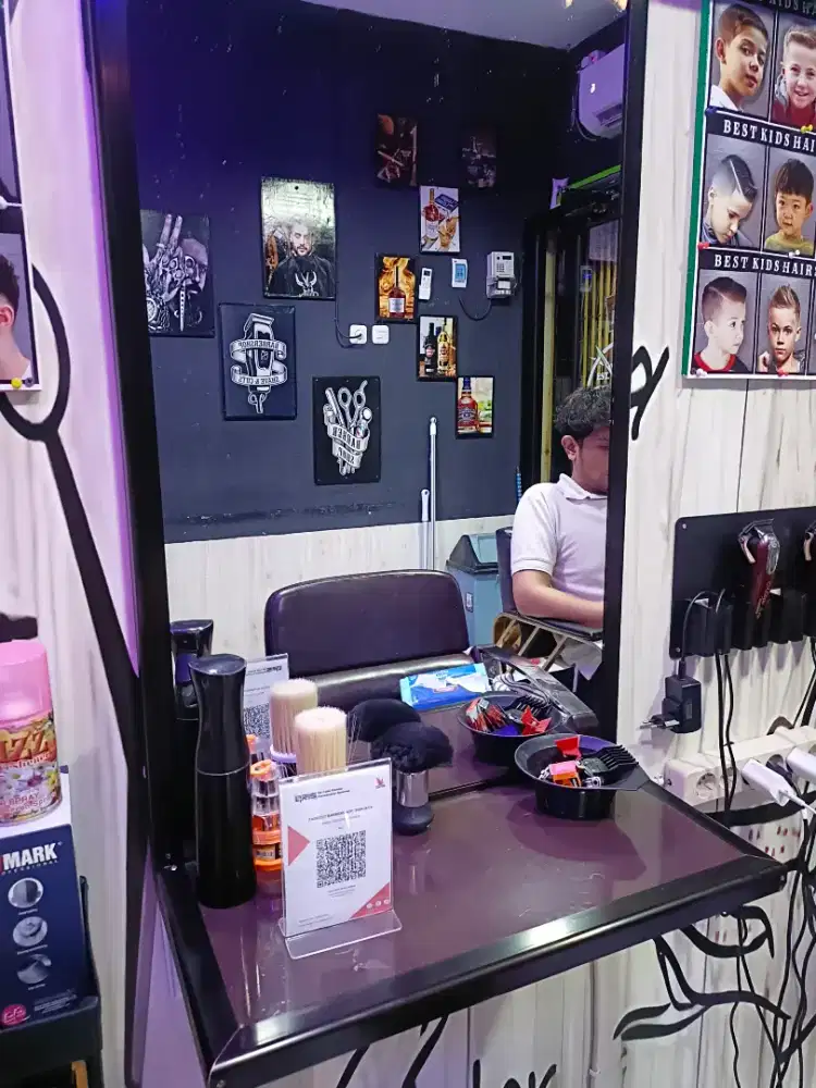 Cermin rias barbershop