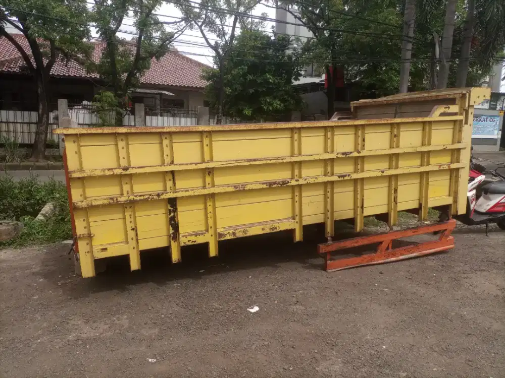 Bak pasir truk istimewa