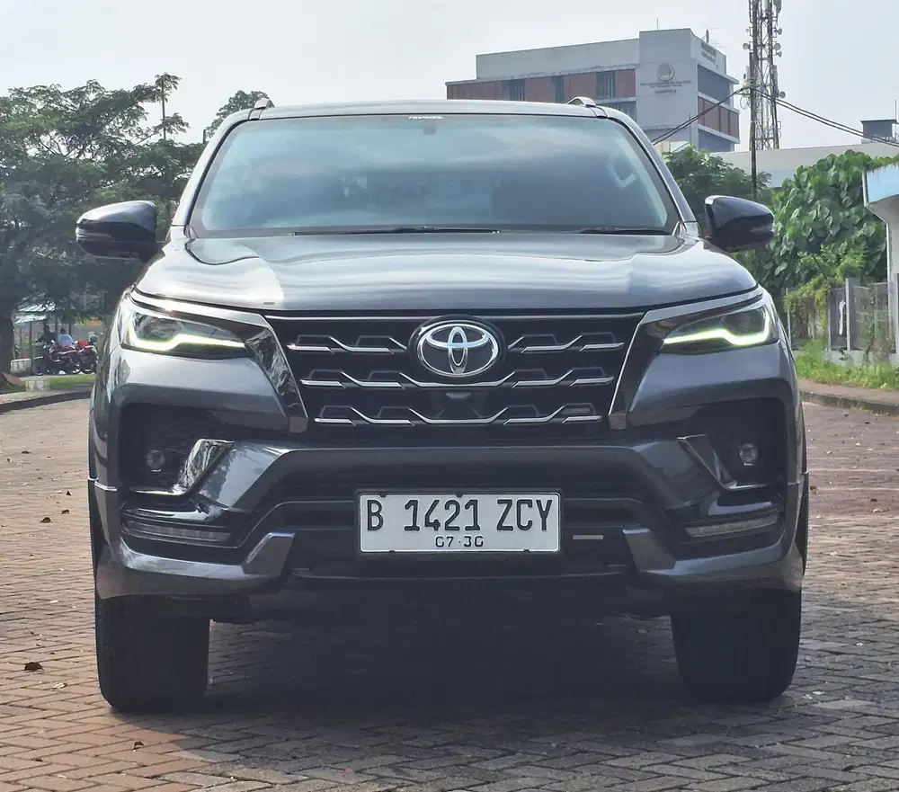 Angsuran 8 JTan Toyota Fortuner VRZ 2.4 GR 2022