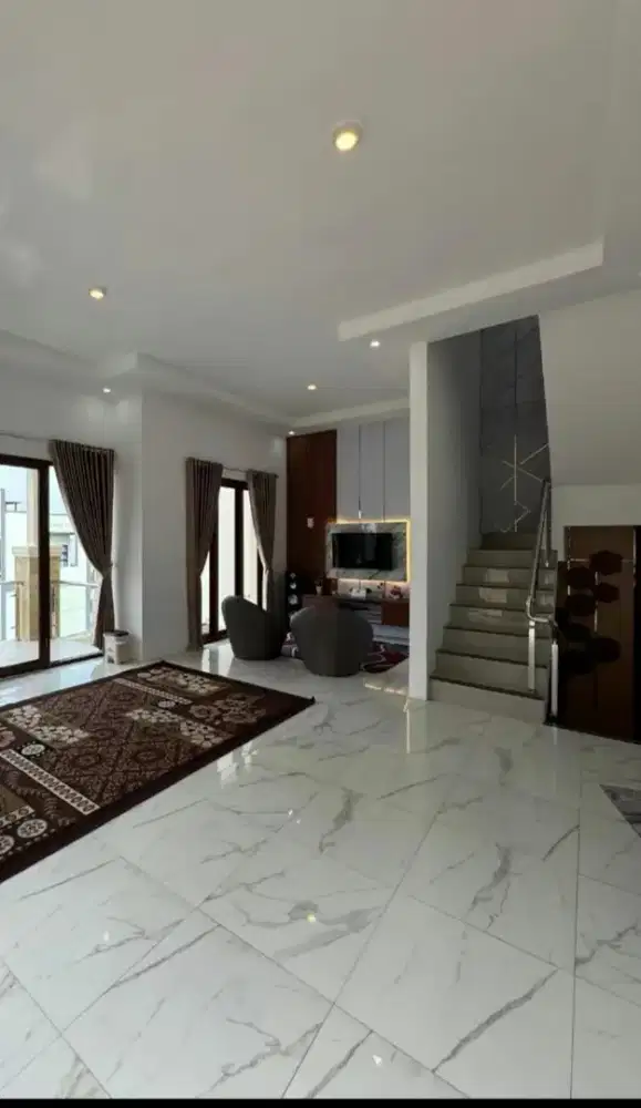 Dijual villa mewah di kota batu depan bns