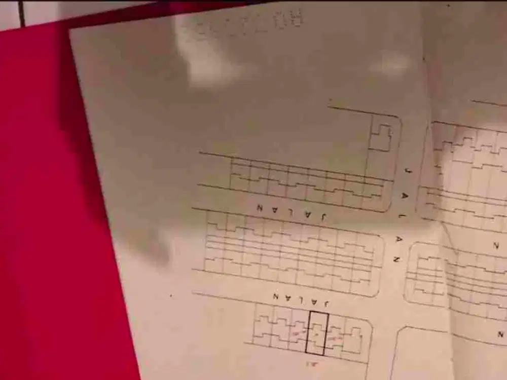tanah murah 2 kavling jejeran dekat sekali ke bandara abdur rahman saleh BU SEGERA. bagus buat investasi atau dibangun rumah