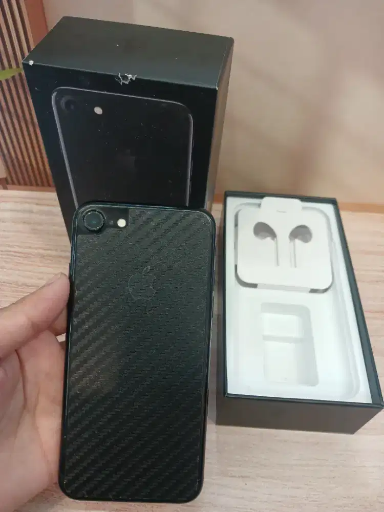iPhone 7 128GB Black lengkap