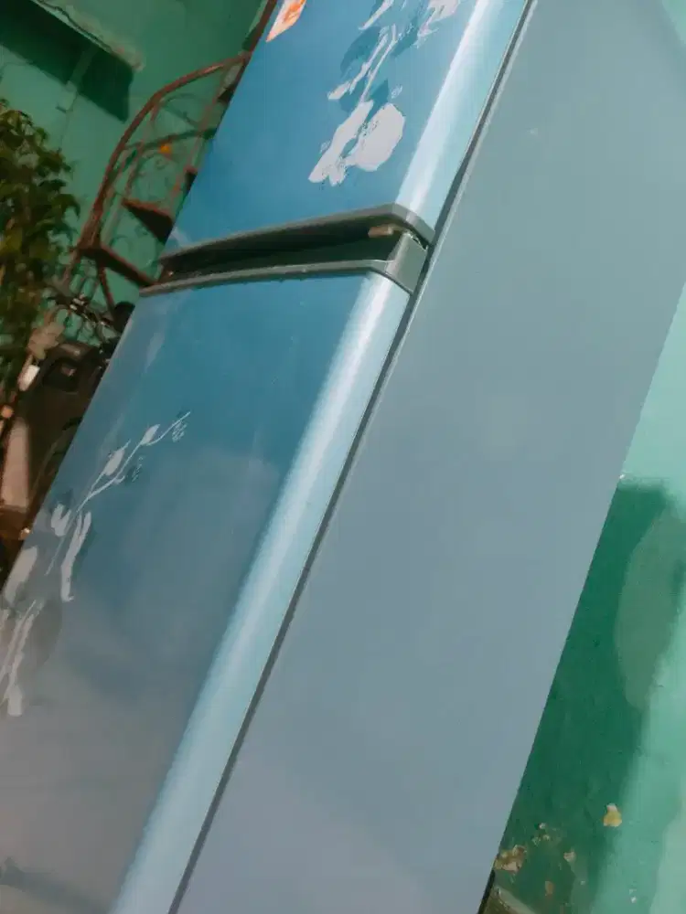 Jual kulkas normal mulus 2 pintu Sharp