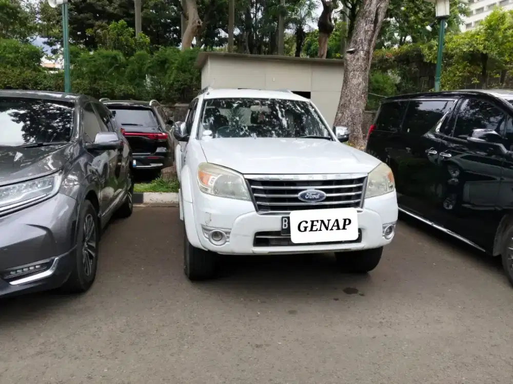 Jual Segera Ford Everest 2011 Putih Mantap