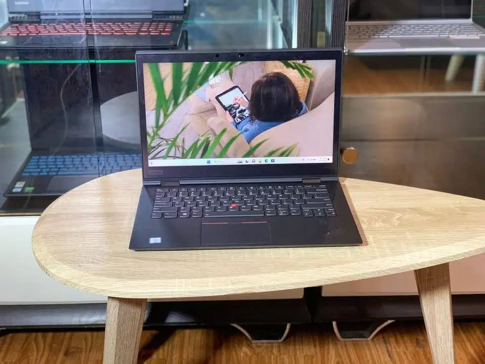 Lenovo Thinkpad X1 Yoga GEN3 Intel CoreI5 GEN8 Ram 8Gb SSD Touchscreen