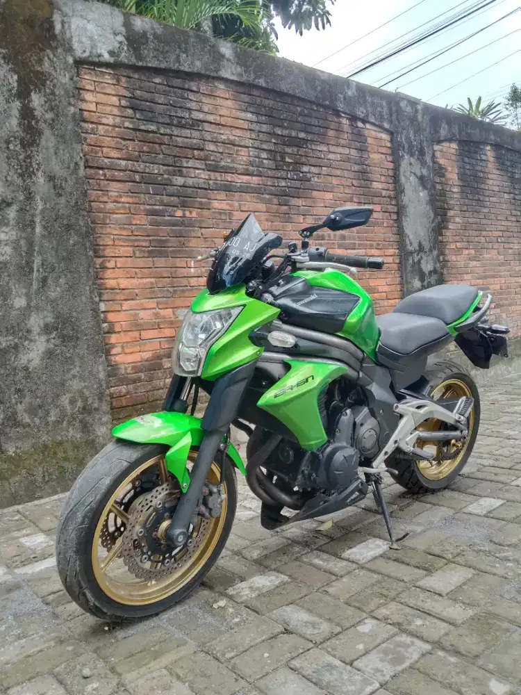 Kawasaki ER 6N 650cc warna hijau