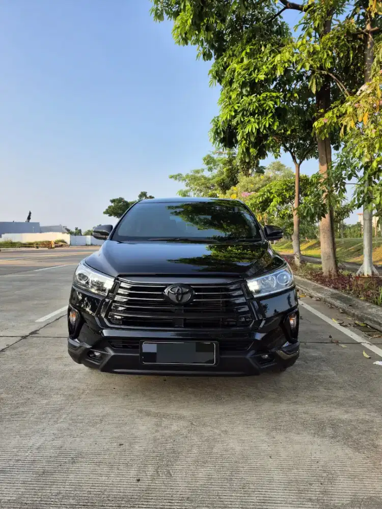 Inova Venturer Diesel 2.4 AT Hitam thn 2022 Last Edition