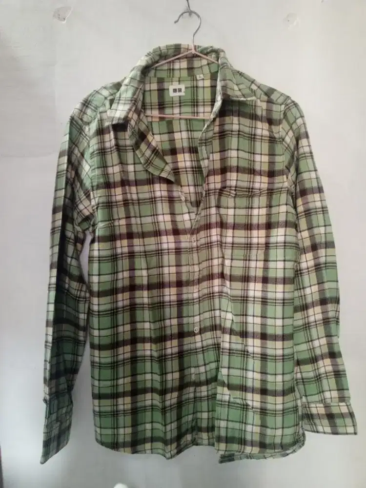 Kemeja flanel uniqlo