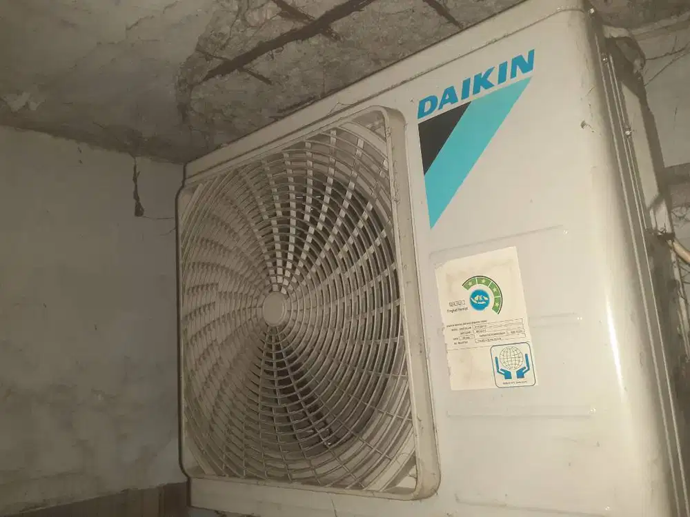 Ac daikin 1/2 pk R32 thn 2021