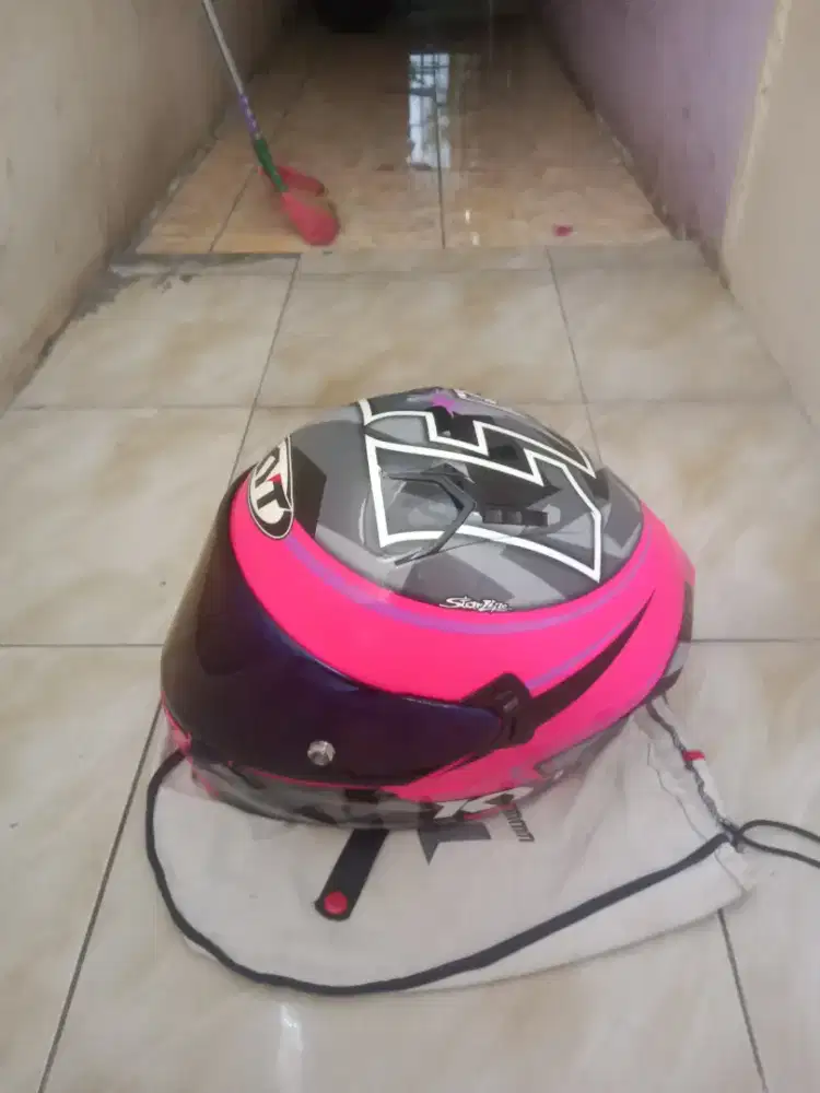 KYT NFR Espargaro Fuxia Pink