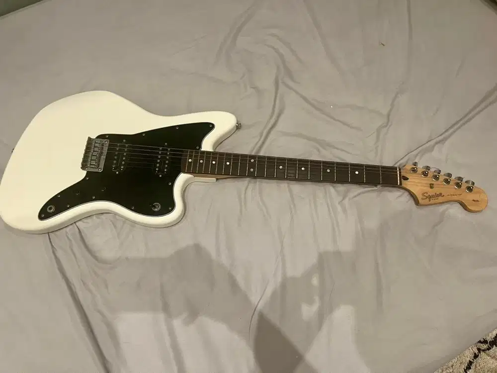 Jual gitar squier jazz master