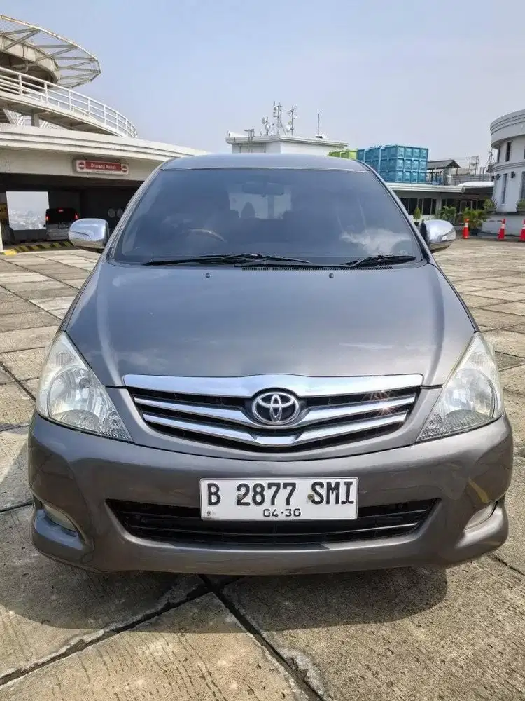 Toyota Innova V Luxury Automatic 2011 TDP Murah