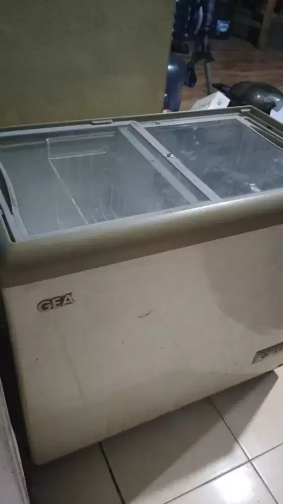Jual freezer merek Gea