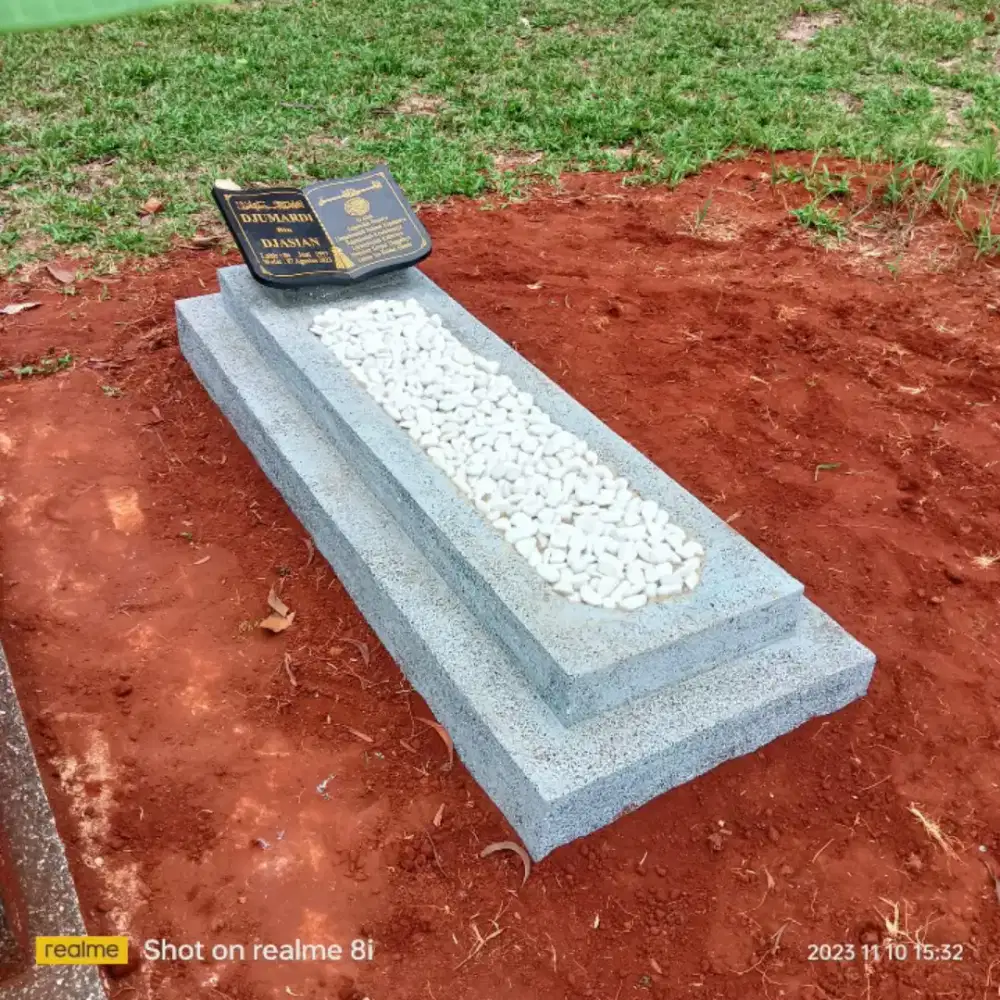 Batu nisan dan prasasti